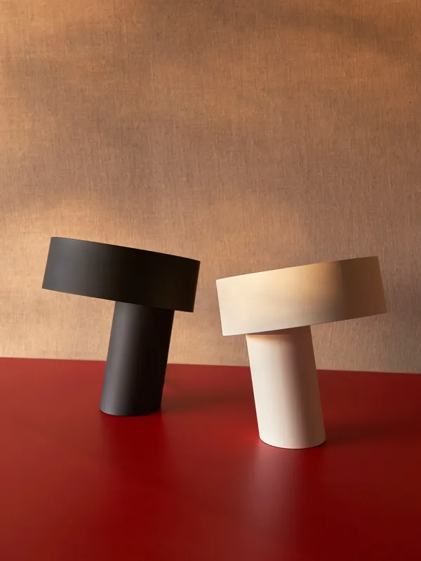 Slant Bordslampa Soft black