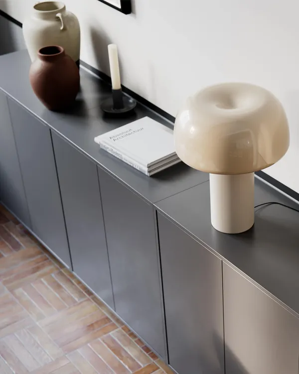 Lean on Me Bordlampe Beige