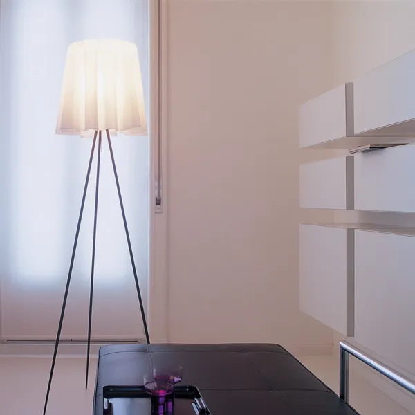 Rosy Angelis Golvlampa Grå