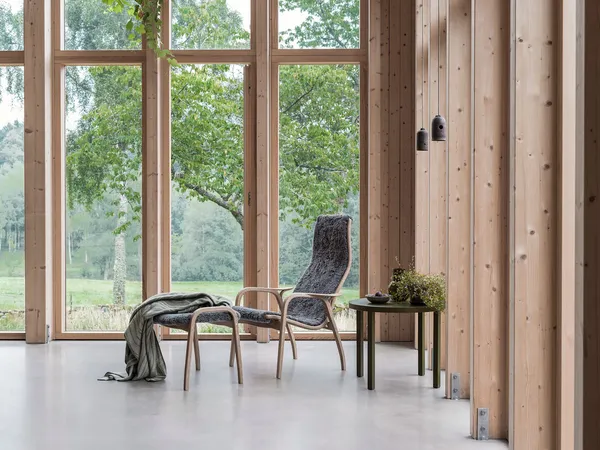 Lamino Lænestol med Fodskammel Fåreskind Scandinavian Grey / Olieret Egetræ