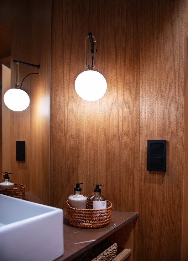 NH Vägglampa Svart / Mässing