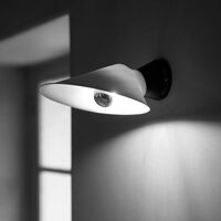 Plume SW Vägglampa Med Strömbrytare Polykarbonat