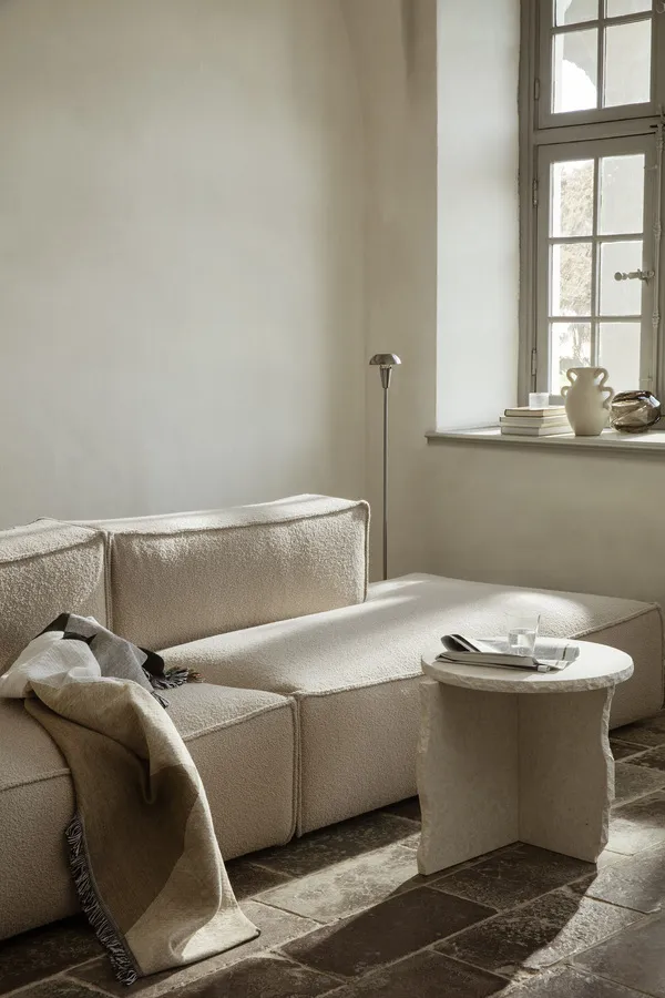 Mineral Sculptural Sidebord Bianco Curia Marmor Hvit