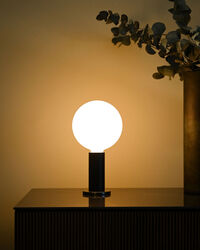 Tala Knuckle Bordlampe Black Oak