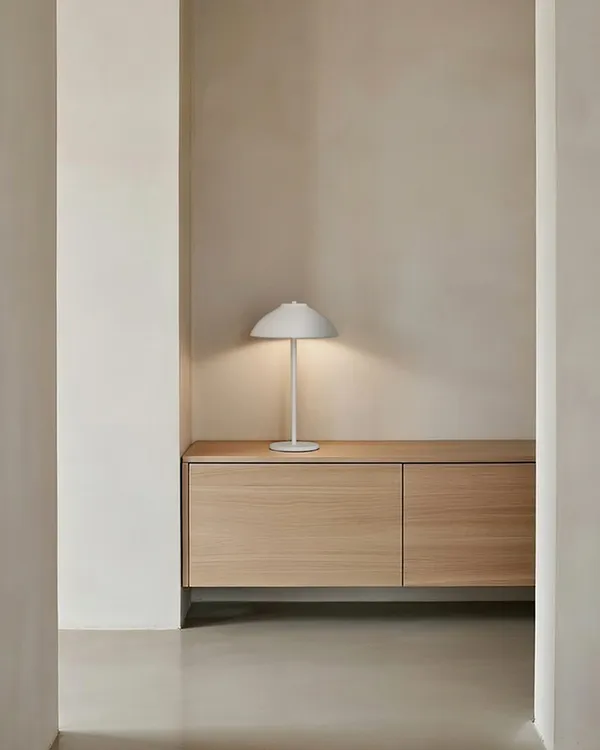 Vali Bordslampa Flat White