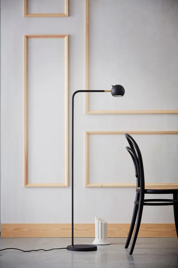 Yes! Gulvlampe Sort