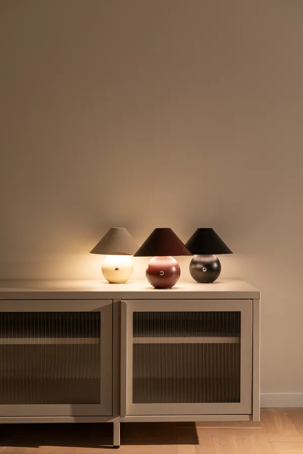 Cosmo Bordslampa Portabel Vinröd