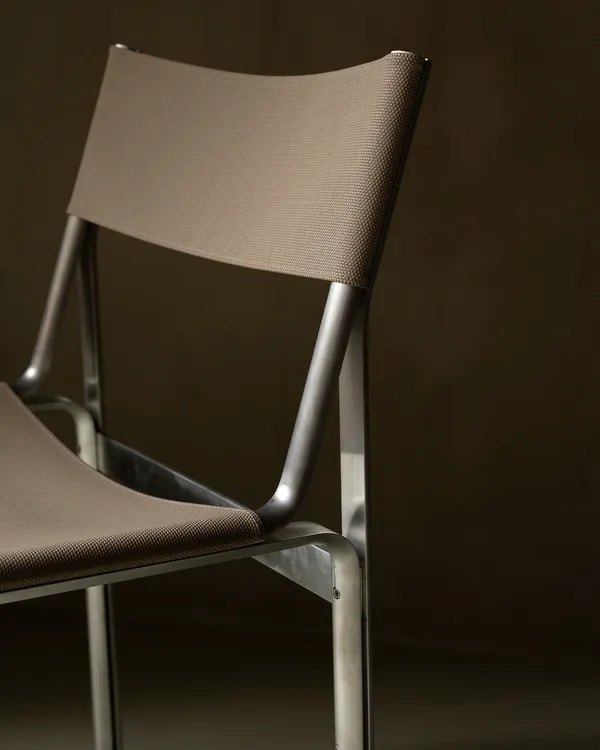 Union Chair Aluminium / Sandstone