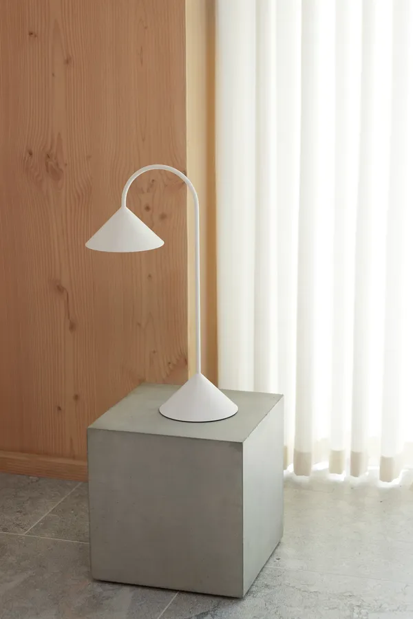 Grasp Bordslampa Portabel 47 cm Matt White