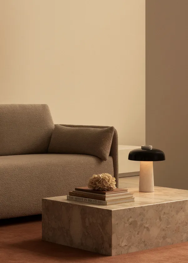 Reverse Bordlampe Carrara / Sort