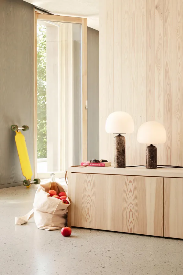 Kin Bordlampe Brunt Marmor 33 cm