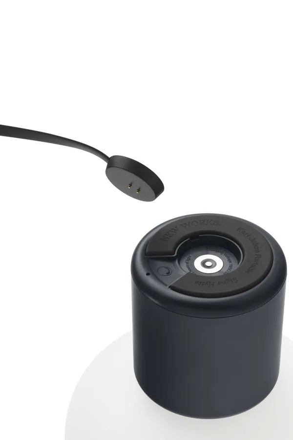 Karl-Johan Bordslampa Portabel Cold Black