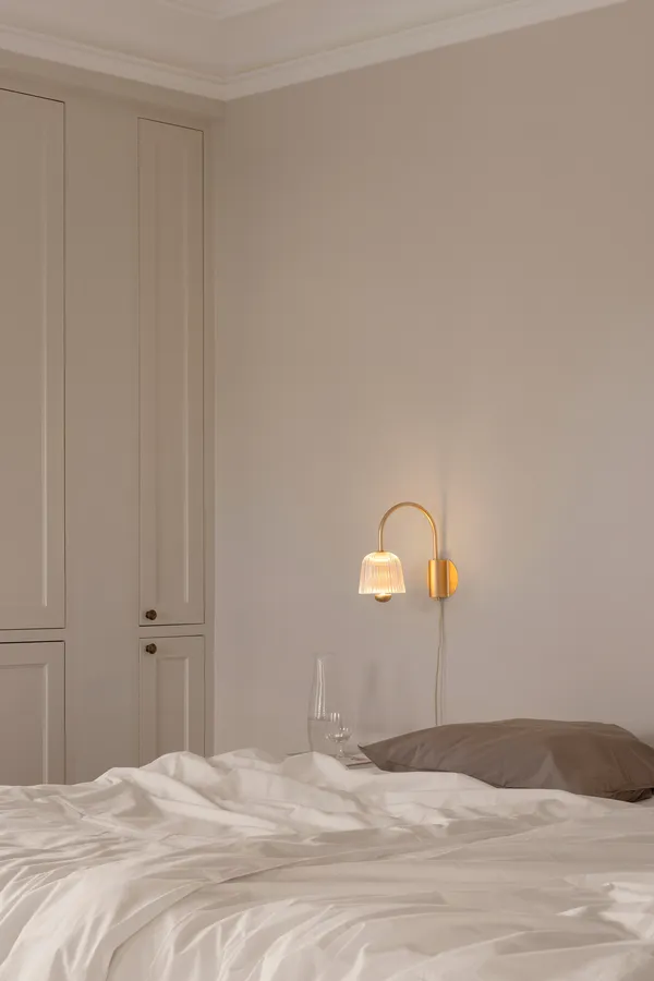 Asteea Vägglampa Satin Brass / Klar