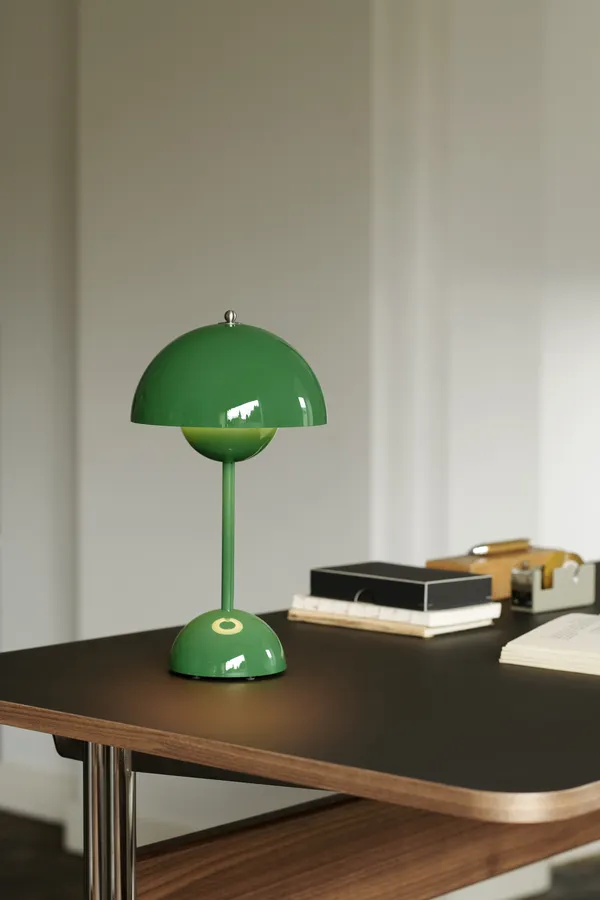 Flowerpot VP9 Bordslampa Portabel Signal Green
