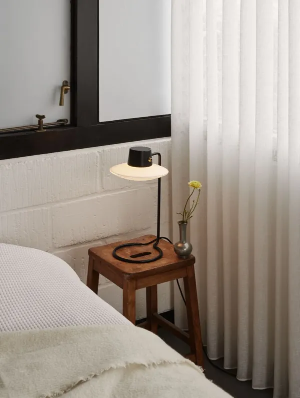 AJ Oxford Bordlampe 410 mm Opal / Svart