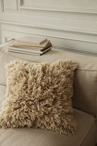 Meadow High Pile Pyntepute 50x50 cm Lys Sand