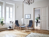 Lamino Lænestol med Fodskammel Fåreskind Scandinavian Grey / Olieret Egetræ