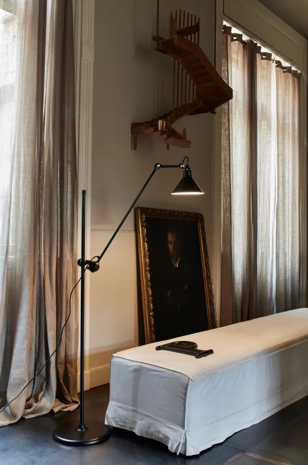 La Lampe Gras N°215 Gulvlampe Sort