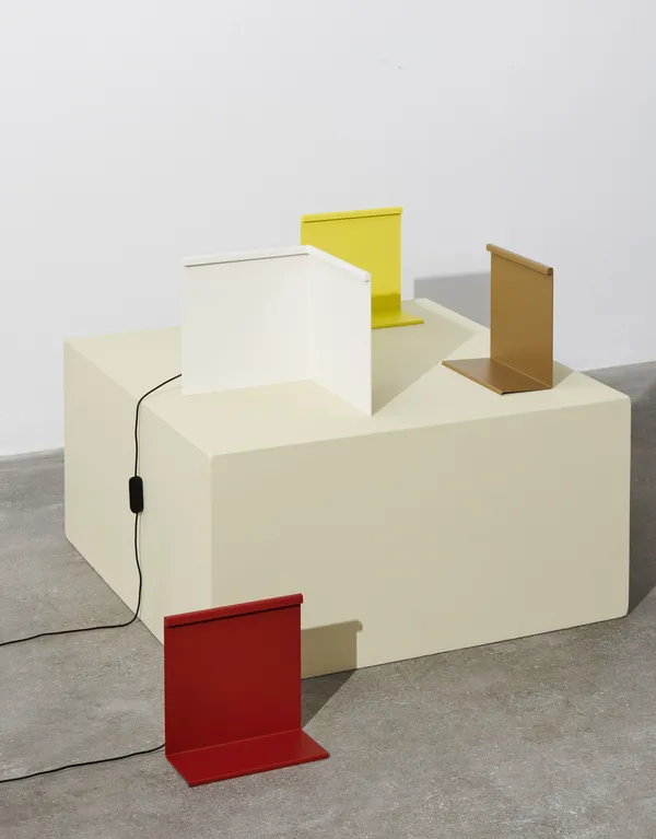 LBM Corner Bordslampa Cream White
