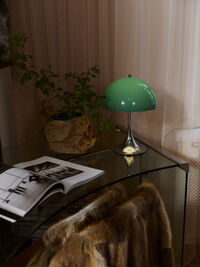 Panthella 250 Bordlampe Bærbar Original Opal Green