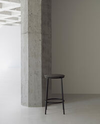 Circa Barstool 65 cm Black Steel Barstol Skum Mørkegrå