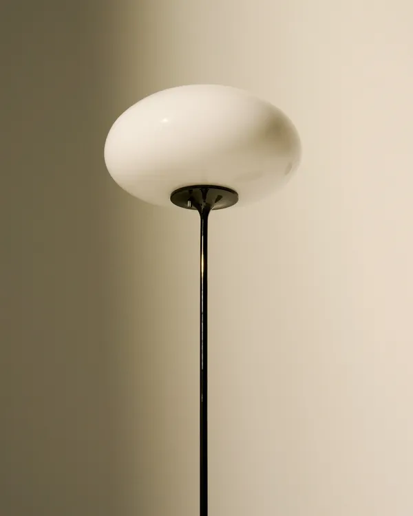 Stemlite Gulvlampe 110 cm Sort Krom / Opal