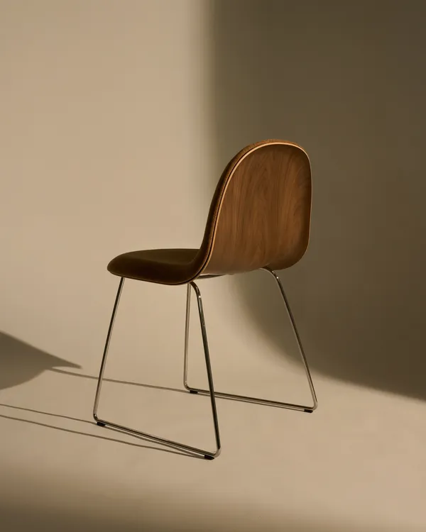 GUBI 3D Spisebordsstol Rustfrit Stål / American Walnut / Belsuede Special Dedar 132