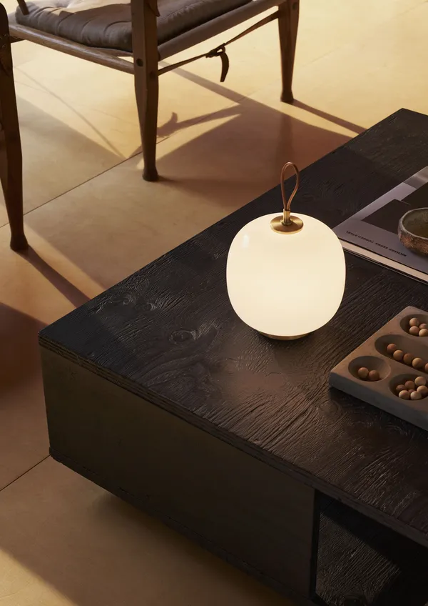 VL 45 Radiohus Bordlampe Bærbar Messing / Glossy Pale Rose