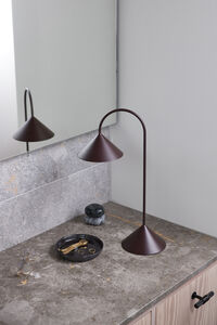 Grasp Bordslampa Portabel 47 cm Matt Beetroot