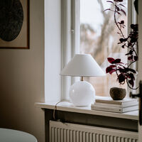 Iris 35 Bordlampe Hvid