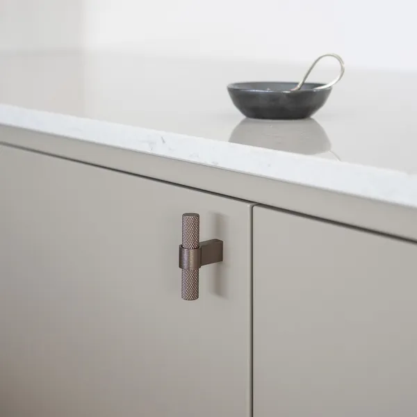 T Helix Knop Mørk Bronze