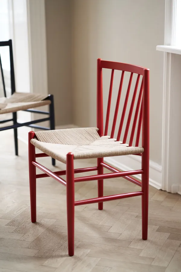 J80 Tuoli Ruby Red
