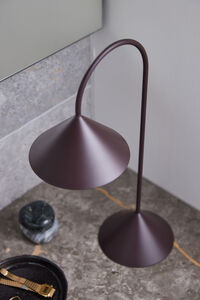 Grasp Bordslampa Portabel 47 cm Matt Beetroot