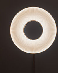 Iris Totem Golvlampa 78 cm Vit / Svart Marmor