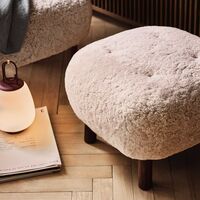 Little Petra VB1 Loungestol Set Saueskinn Moonlight / Valnøtt
