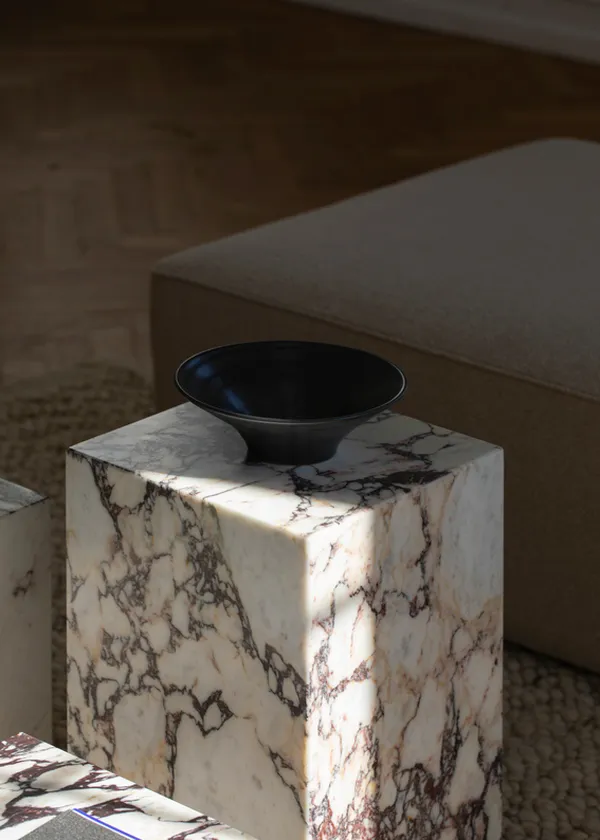 Plinth Tall Sivupöytä 51x30 cm Calacatta Viola Marmori