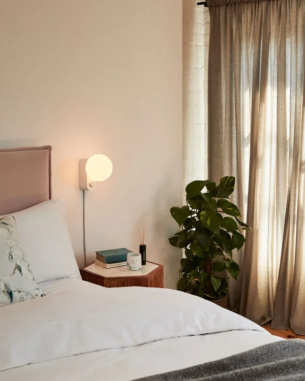 Alumina Table Lamp with Sphere IV White