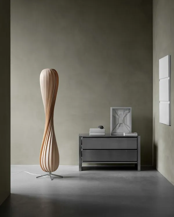 TR7 Gulvlampe 117 cm Naturlig
