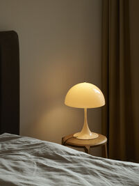 Panthella 320 Bordlampe Opal Beige