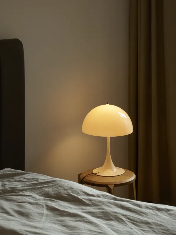 Panthella 320 Bordlampe Opal Beige
