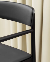Timb Karmstol Ultra Leather Svart/Svart