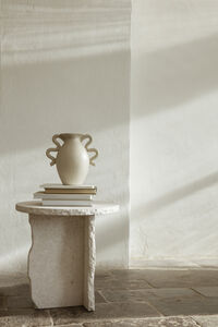 Mineral Sculptural Sidebord Bianco Curia Marmor Hvit