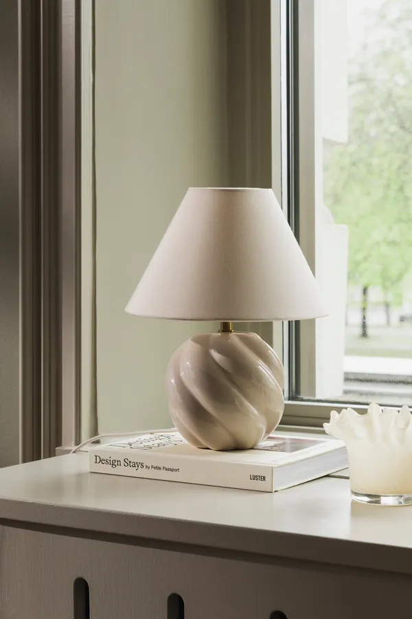 Dahlia 24 Bordslampa Beige