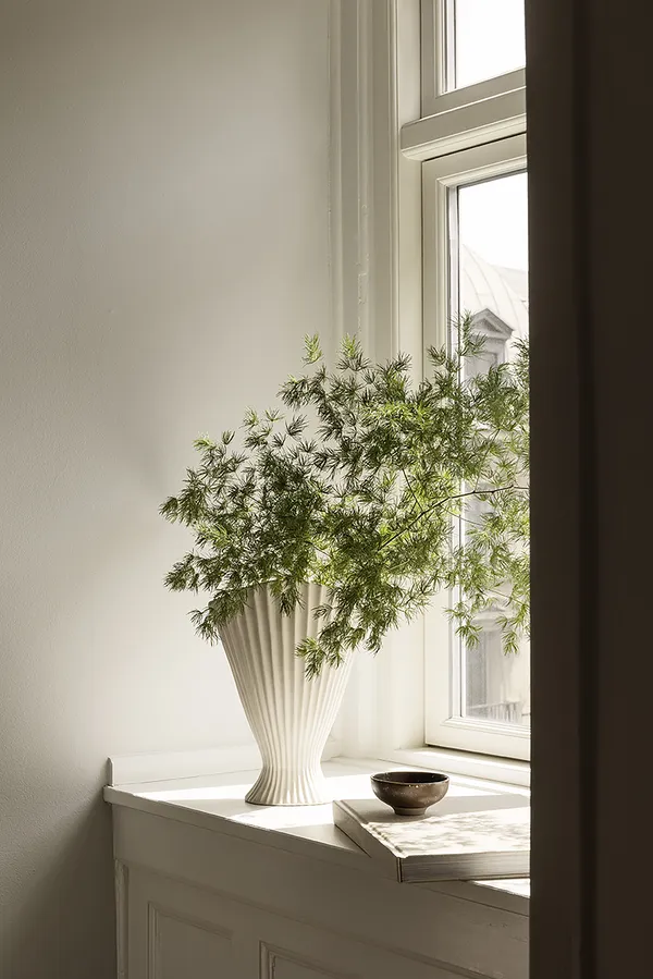Fountain Vase Offwhite