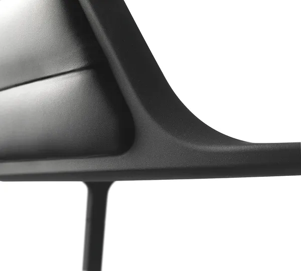 452 Svingstol med Hjul Pudderlakkert Aluminium / Sort Skinn