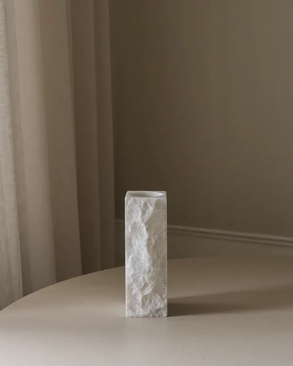 Edge Vaasi Small White Carrara