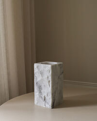 Edge Vas Large White Carrara