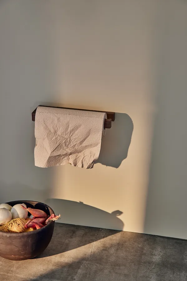 Pappershållare Mörkbetsad Ek