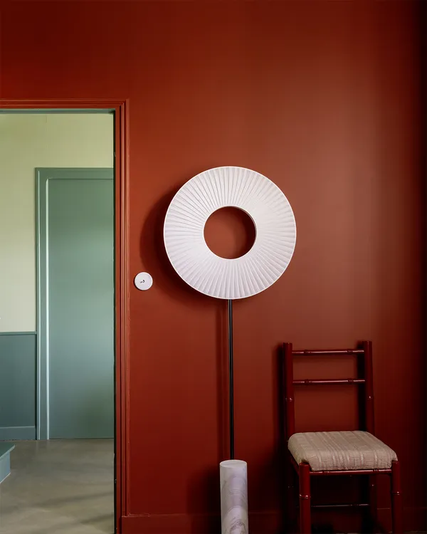Iris Totem Golvlampa 60 cm Vit / Vit Marmor