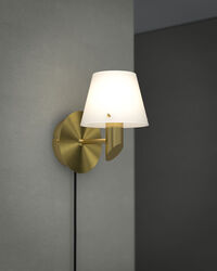 Gil Wall Lamp Satin Brass / Opal Glass